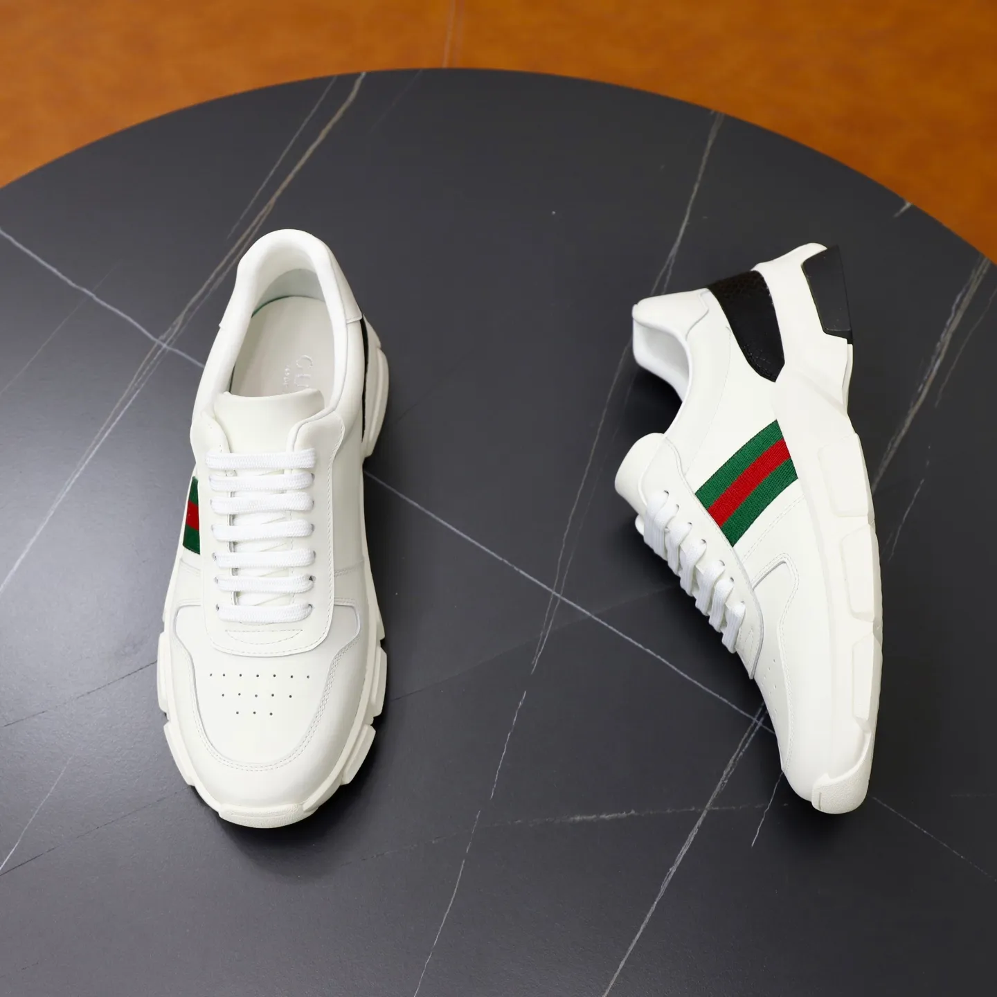 Ex-factory price: 540💰💰🙅‍♂️🙅‍♂️🙅‍♂️ Brand: GUCCI Standard code: 38-44 (45 customized) Grade: Same as the official website Material: Cowhide stitching Comfortable and breathable sheepskin lining Lightweight and wear-resistant sports outsole Style category: Men's fashionable casual shoes Running sports shoes Distinguished luxury brand elements Top luxury color: actual picture color